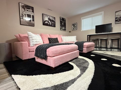 Stretch out: a sectional designed as a second gathering space for a bigger group